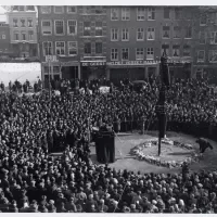 Herdenking van de Februaristaking op 25 februari 1947 in Amsterdam (IISG; vervaardiger Ben van Meerendonk)